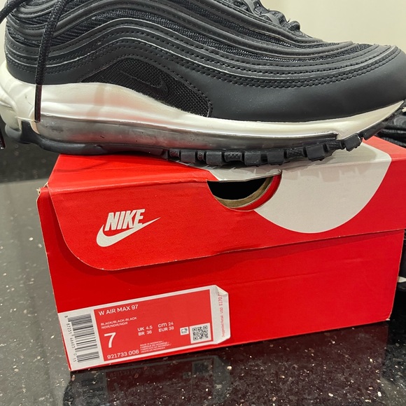 Nike shoes - Picture 9 of 9